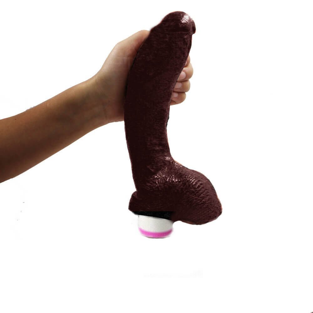 Imagem mão segurando pênis de borracha negro com vibração