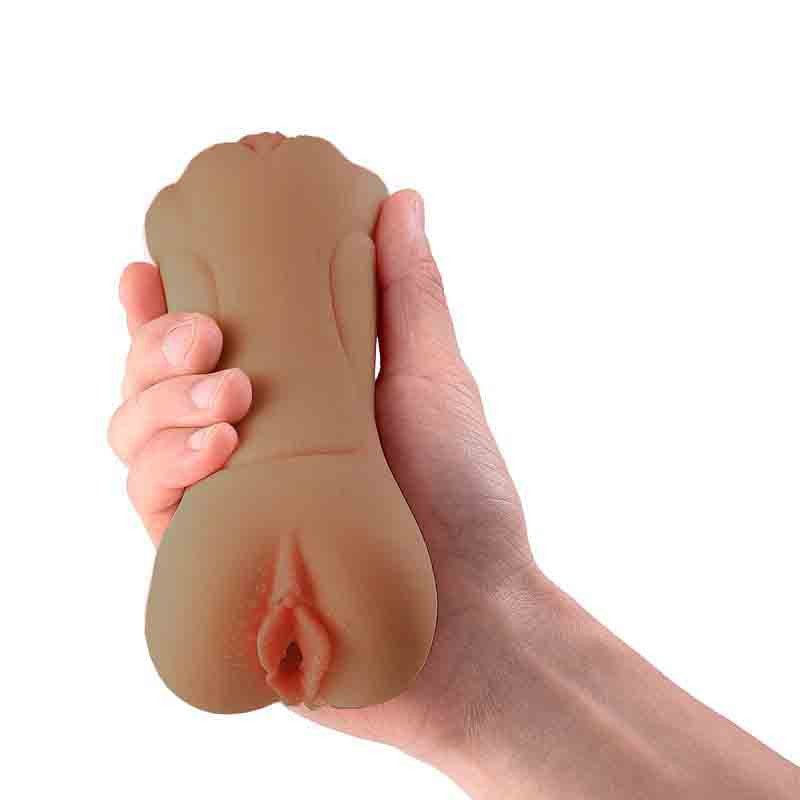 mão masculina segurando masturbador duplo vagina